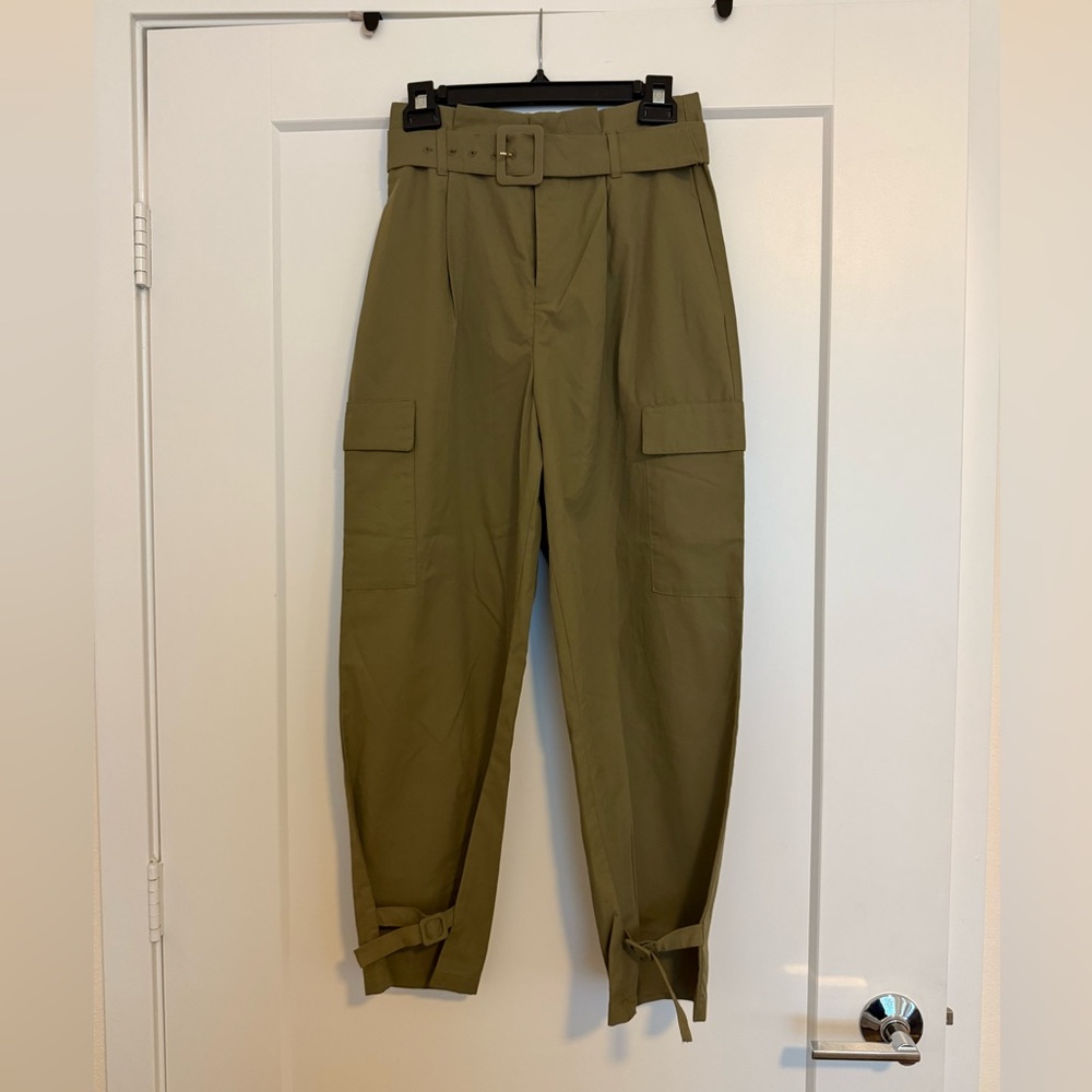 Zara cinched ankle cargo pants. Size XS